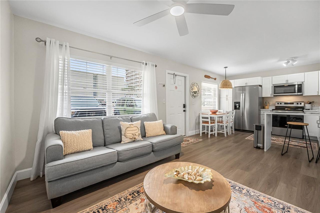Photo 4 of 20: Open Floor Plan