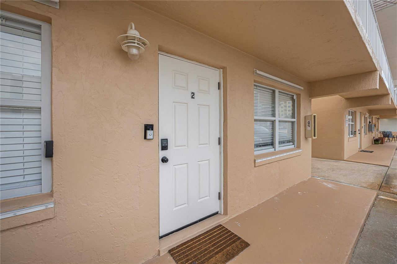 Photo 3 of 20: Front door