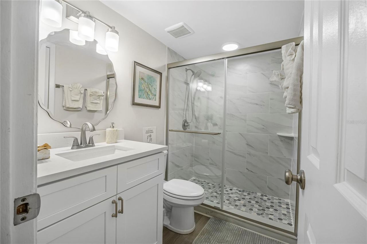Photo 19 of 20: Bathroom