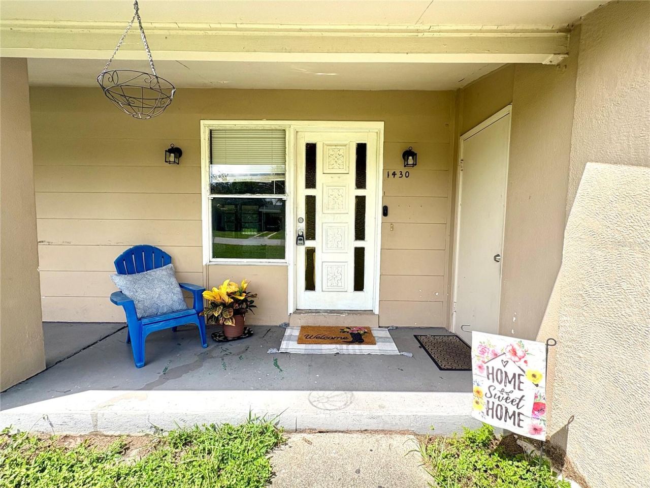 Photo 2 of 20: Cozy covered front porch