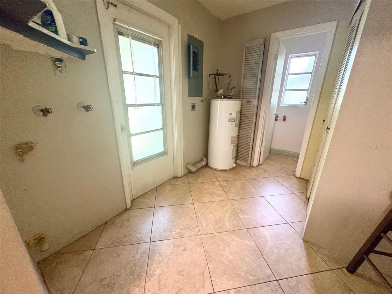 Photo 18 of 20: Laundry room/ Mudroom