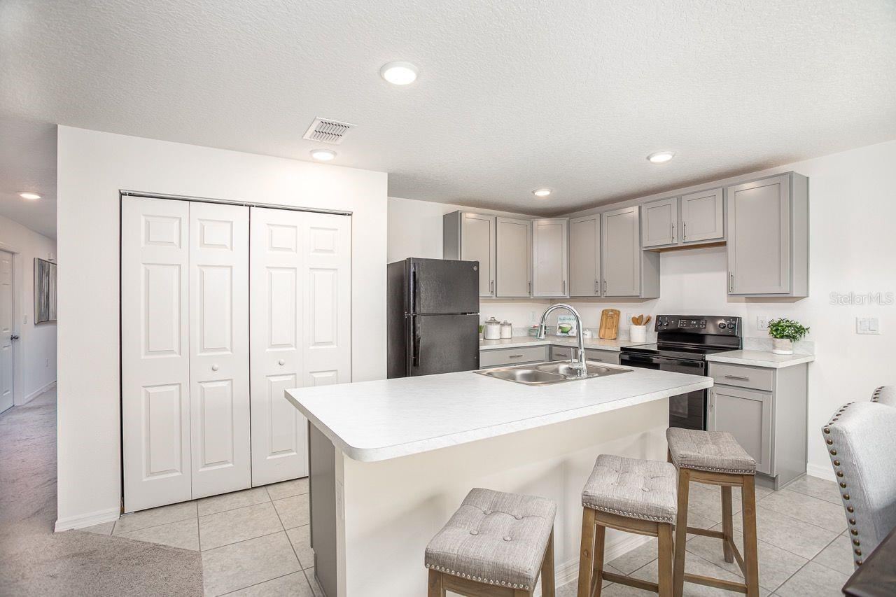 Photo 5 of 20: Model home - actual features may vary.