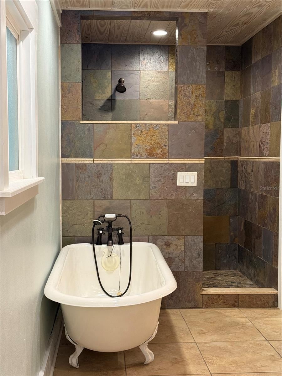 Photo 7 of 13: PRIMARY BATH