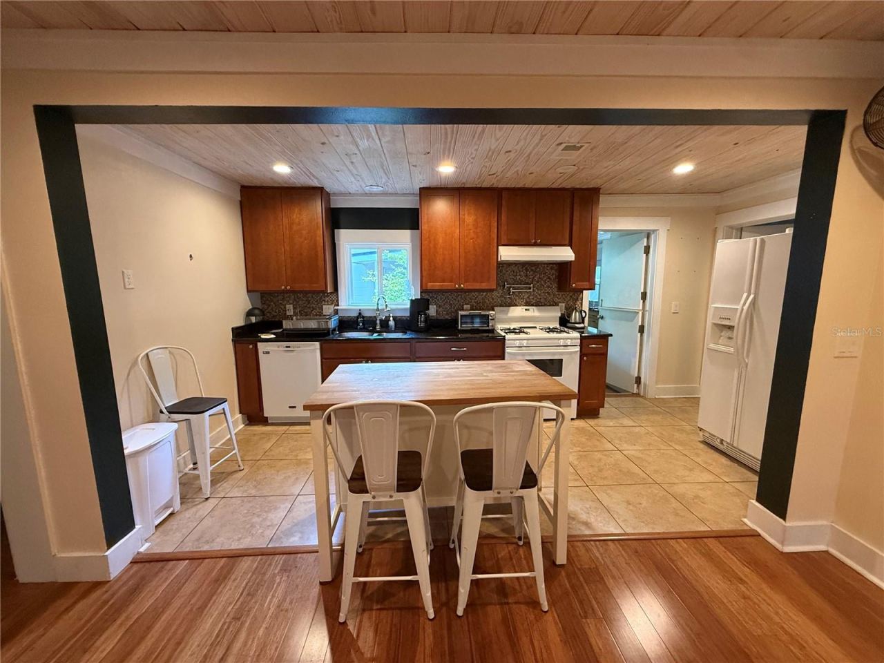 Photo 4 of 13: KITCHEN