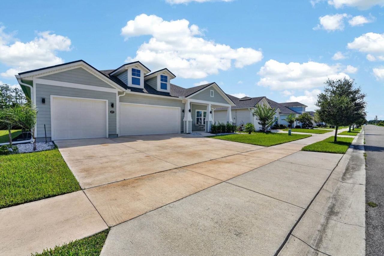 Photo 4 of 20: Driveway