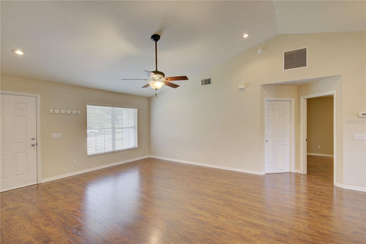 Photo 11 of 20: Livingroom/ Entryway