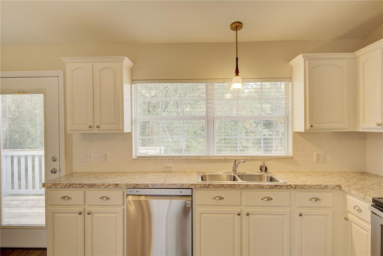 Photo 18 of 20: Kitchen