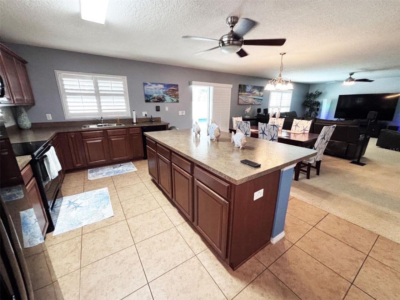 Photo 8 of 20: Kitchen, dining room, living room