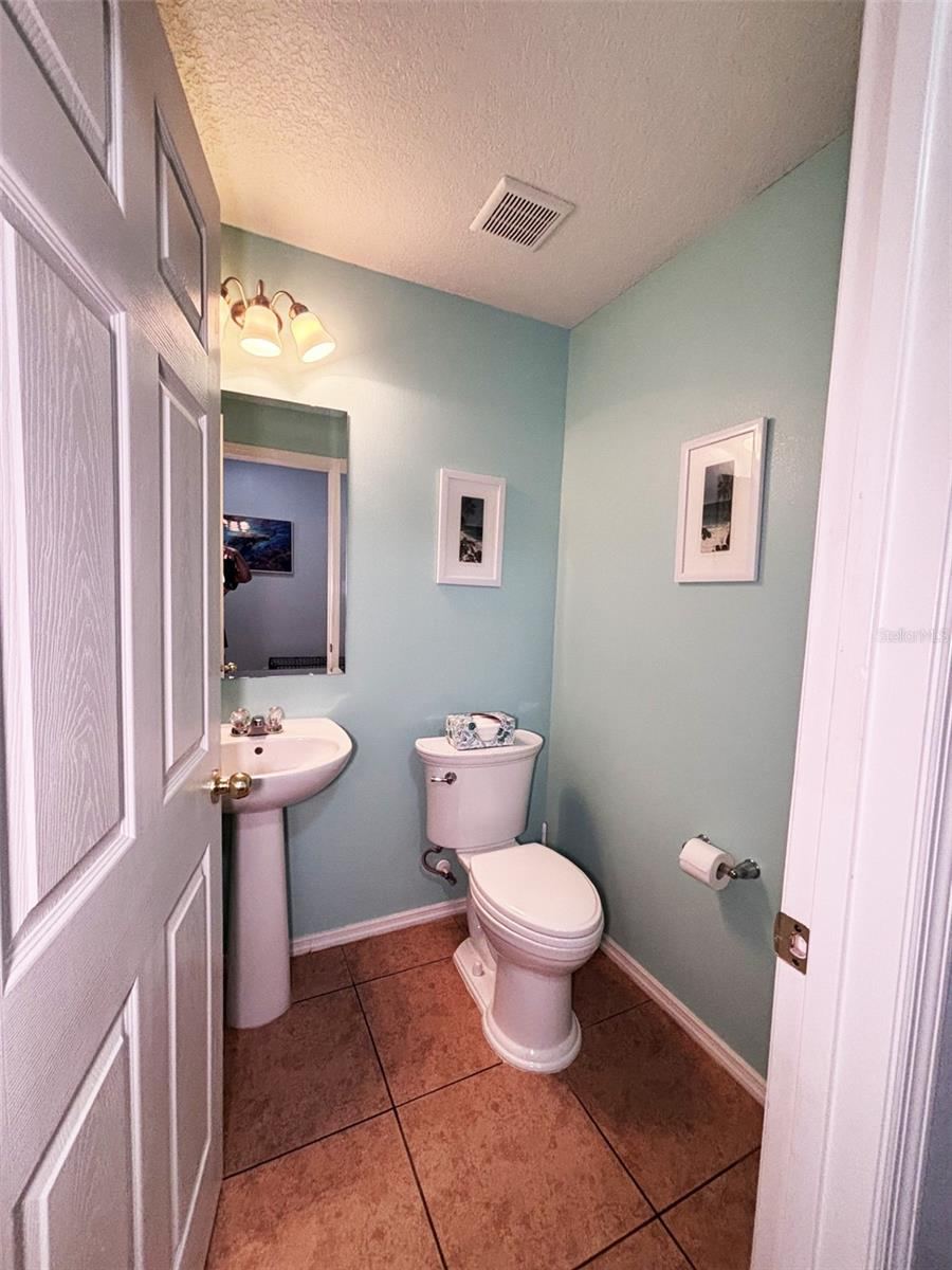 Photo 15 of 20: Half bath