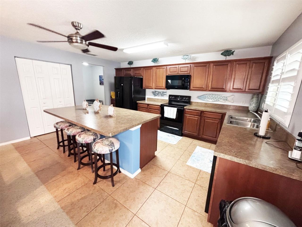 Photo 11 of 20: Dining room, kitchen, pantry
