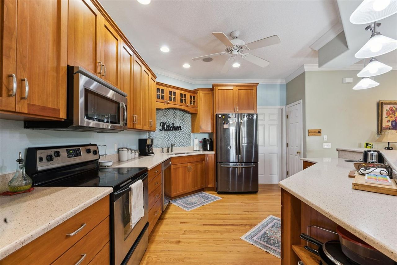 Photo 14 of 20: Kitchen