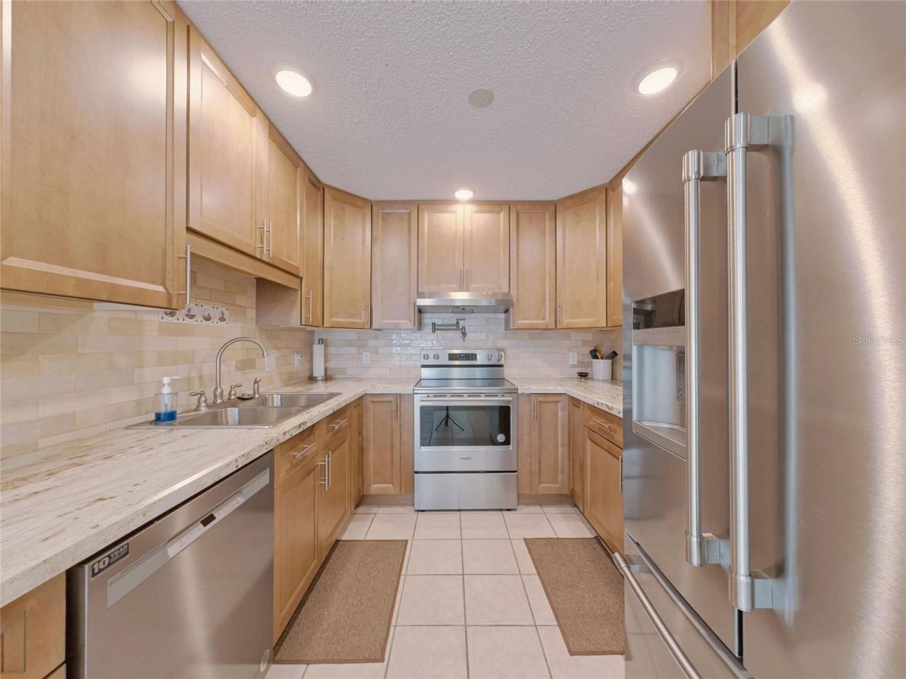 Photo 18 of 20: stainless steele appliances