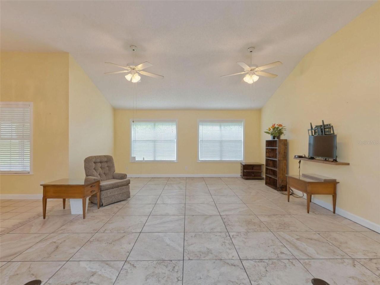 Photo 8 of 20: large living room /dining combo