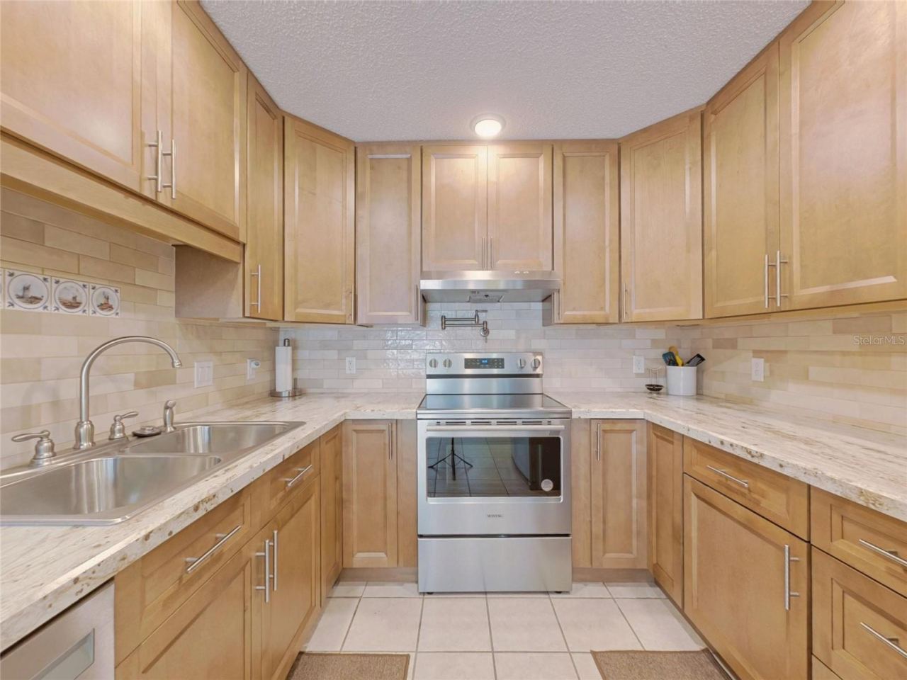 Photo 17 of 20: kitchen