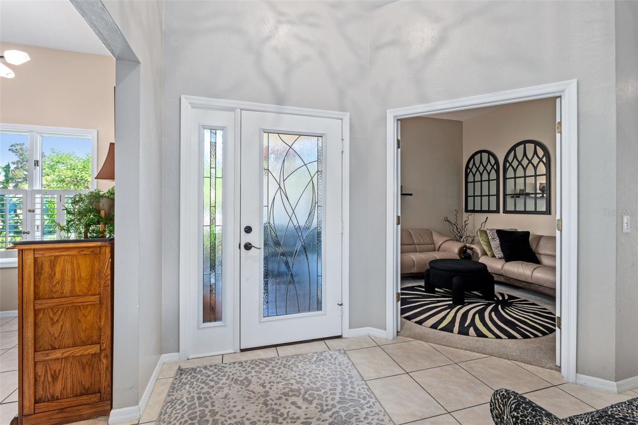 Photo 5 of 20: Foyer