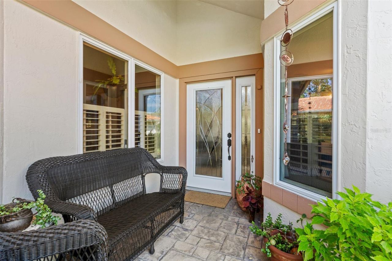 Photo 4 of 20: Front Door