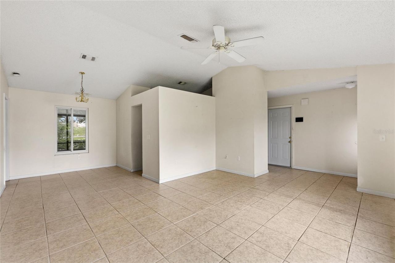 Photo 7 of 20: Family room with vaulted ceilings