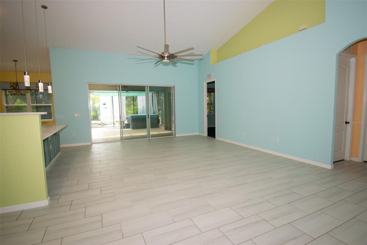 Photo 14 of 20: A living room that can be enjoyed even while in the kitchen.