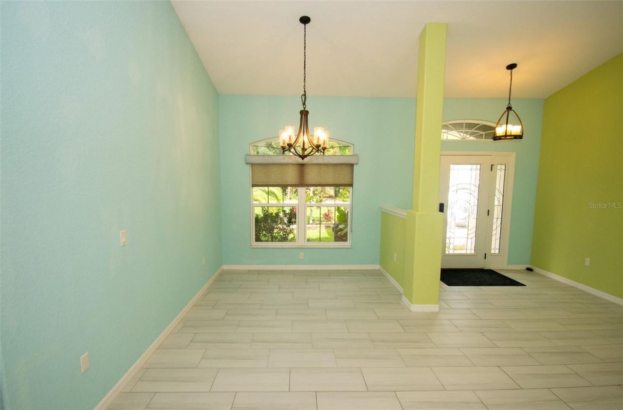 Photo 16 of 20: If you like to entertain, you will love the extra-large dining area. The pleasing aroma of food hits you at the front door.