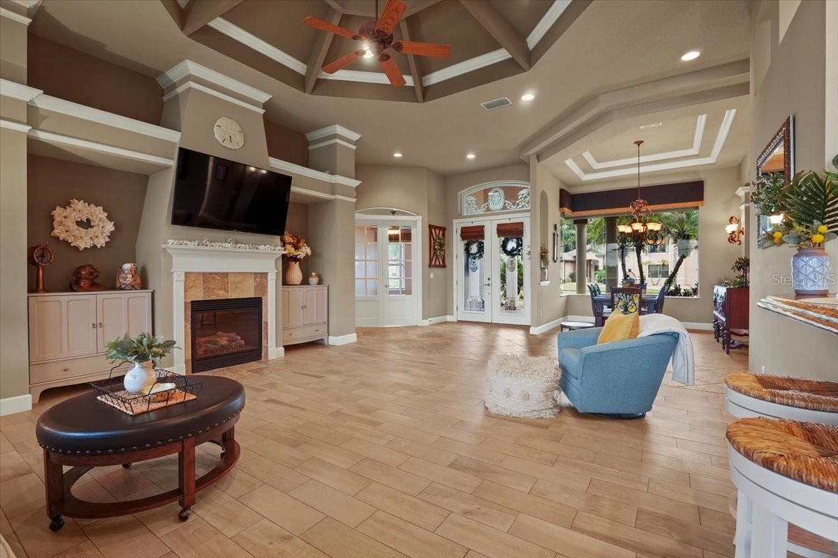 Photo 8 of 20: Living Area