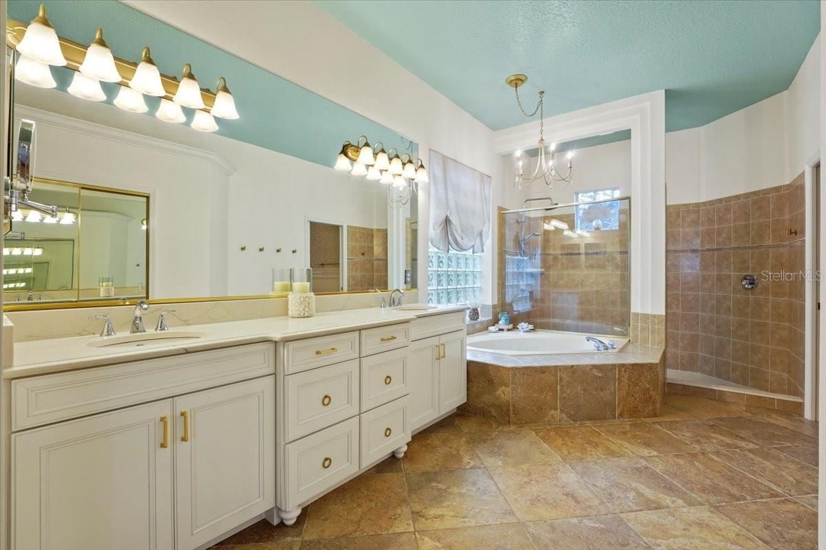 Photo 20 of 20: Primary Bathroom