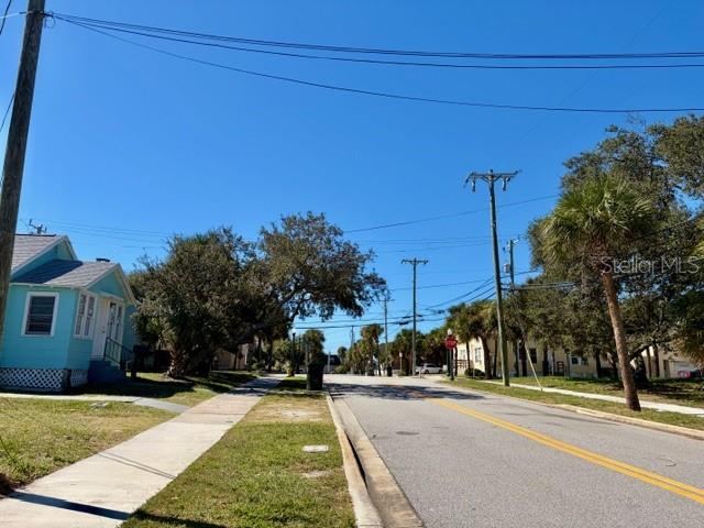 Photo 4 of 6: Street view to the West