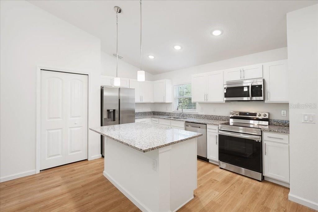 Photo 5 of 14: Kitchen