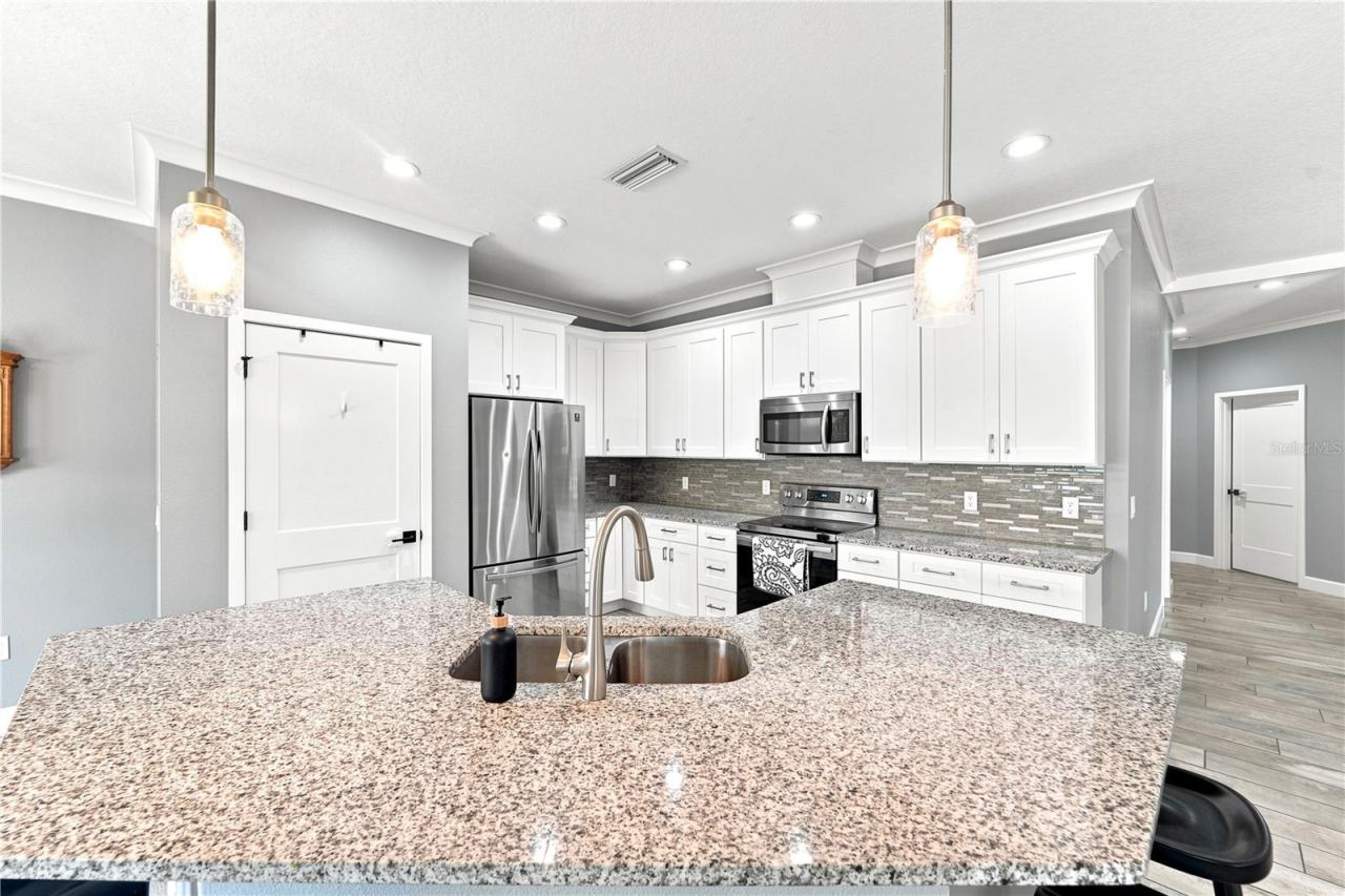 Photo 5 of 20: 42" inch cabinets with crown molding and quartz countertops