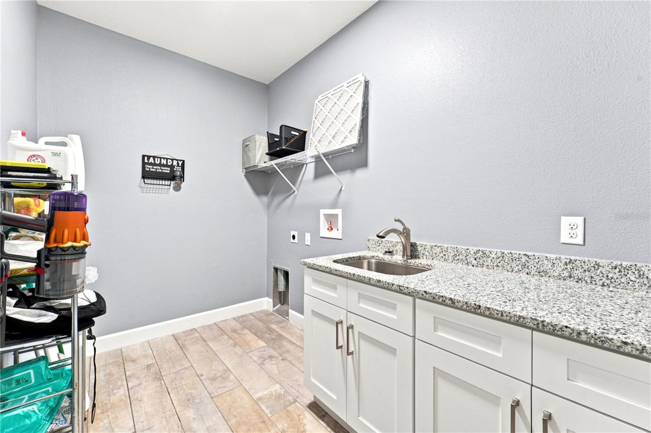 Photo 14 of 20: Laundry Room