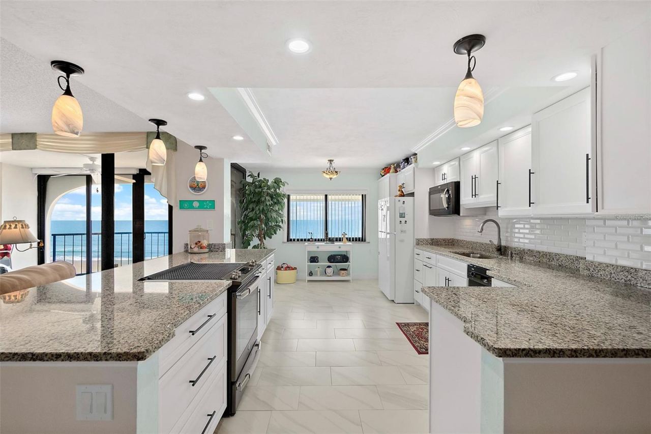 Photo 6 of 20: Ocean view and balcony access from the kitchen