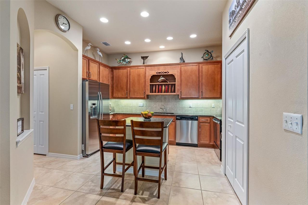Photo 8 of 20: Premium Kitchen w/Breakfast Bar