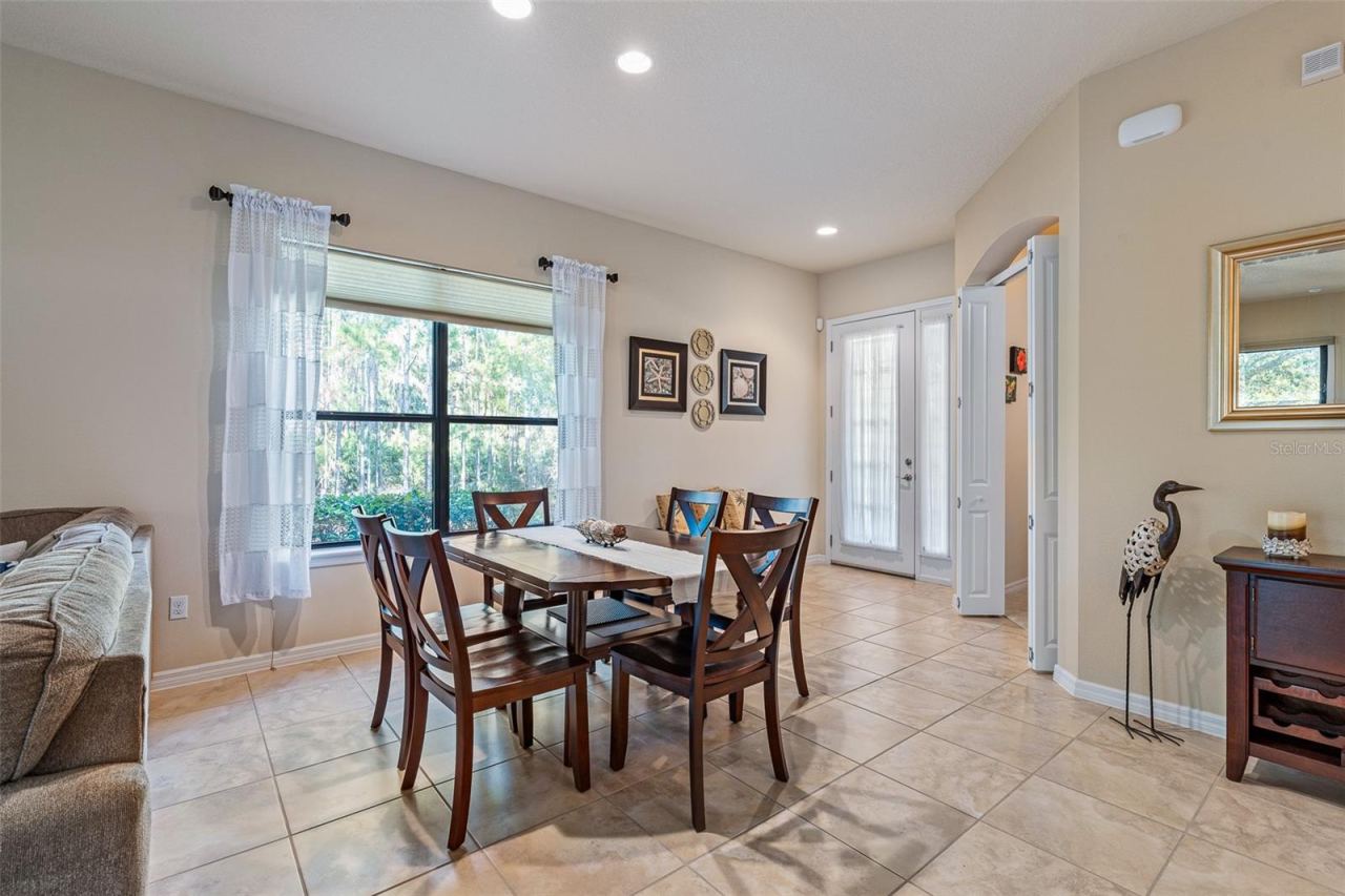 Photo 5 of 20: Dining Room w/Large Window