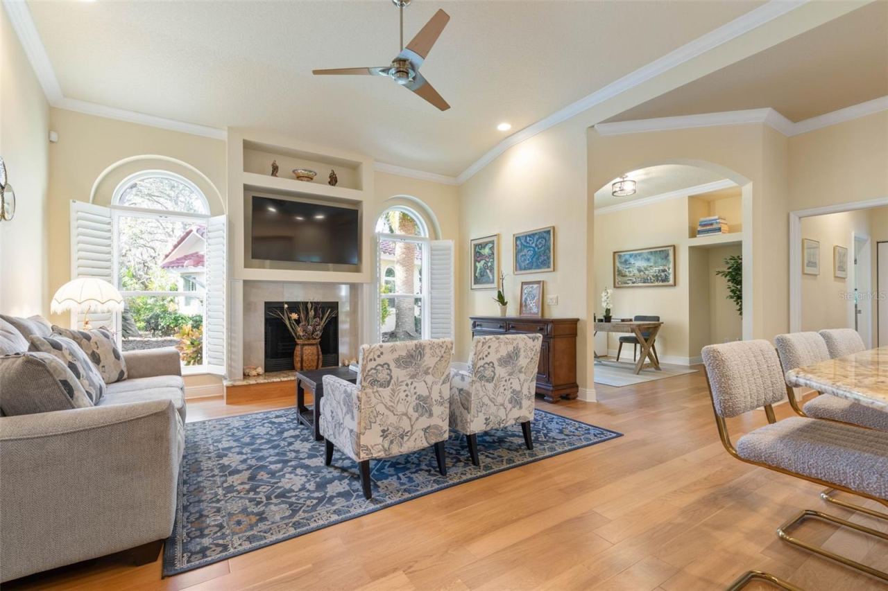 Photo 13 of 20: Family room
