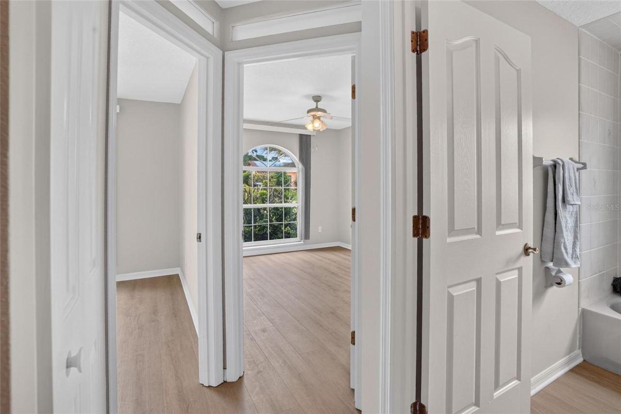 Photo 17 of 20: Entrance to bedrooms