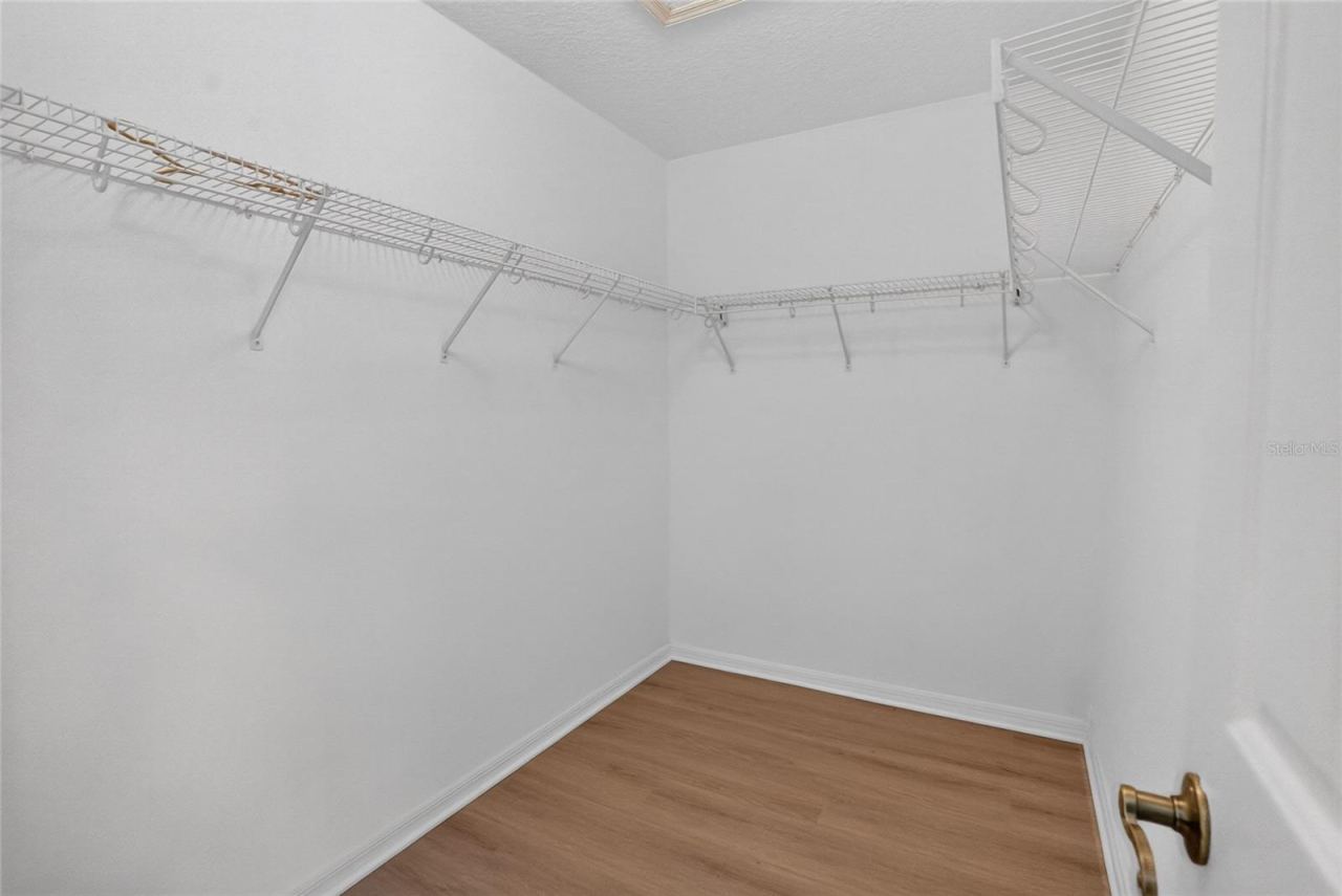 Photo 13 of 20: Walk in closet