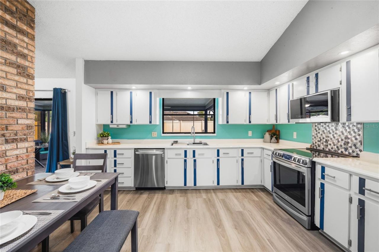 Photo 13 of 20: Kitchen (13.5' x 15.5')