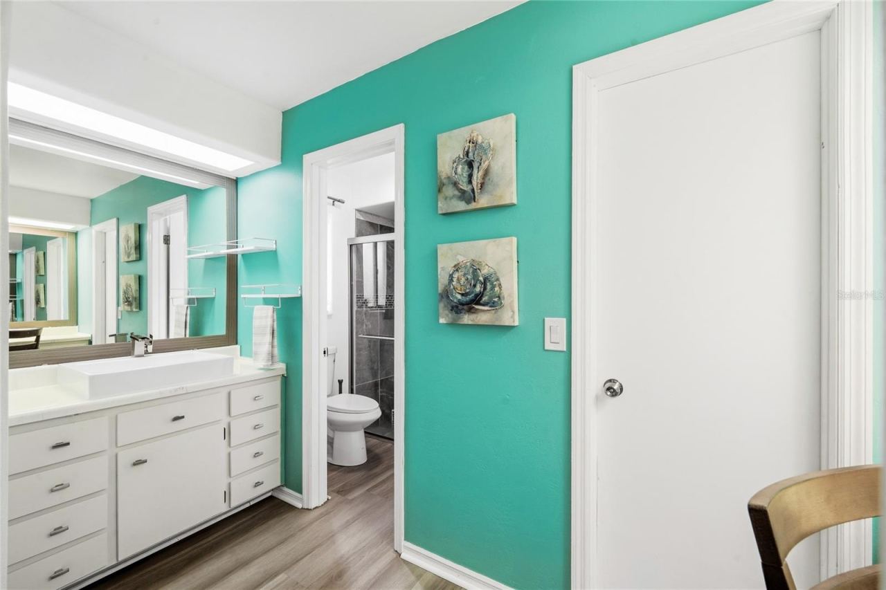 Photo 19 of 20: Walk-In Closet and Private Water Closet