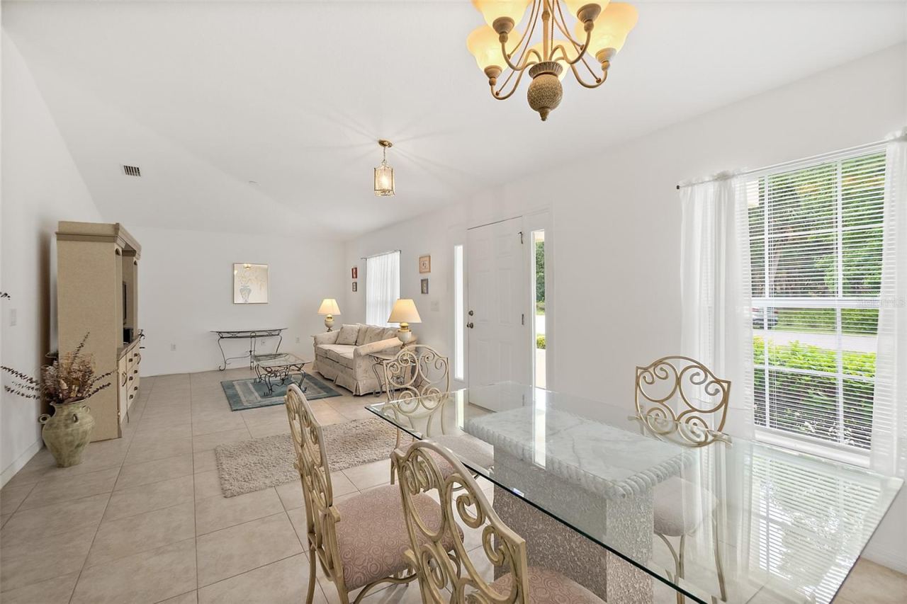 Photo 8 of 20: Dining Room