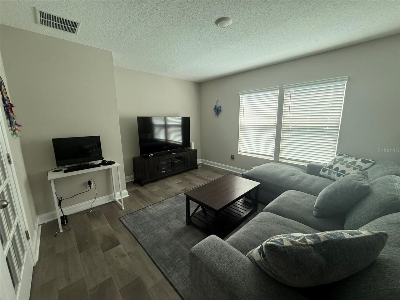 Photo 5 of 10: Family Room