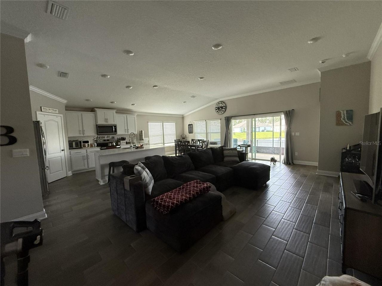 Photo 3 of 10: great Room