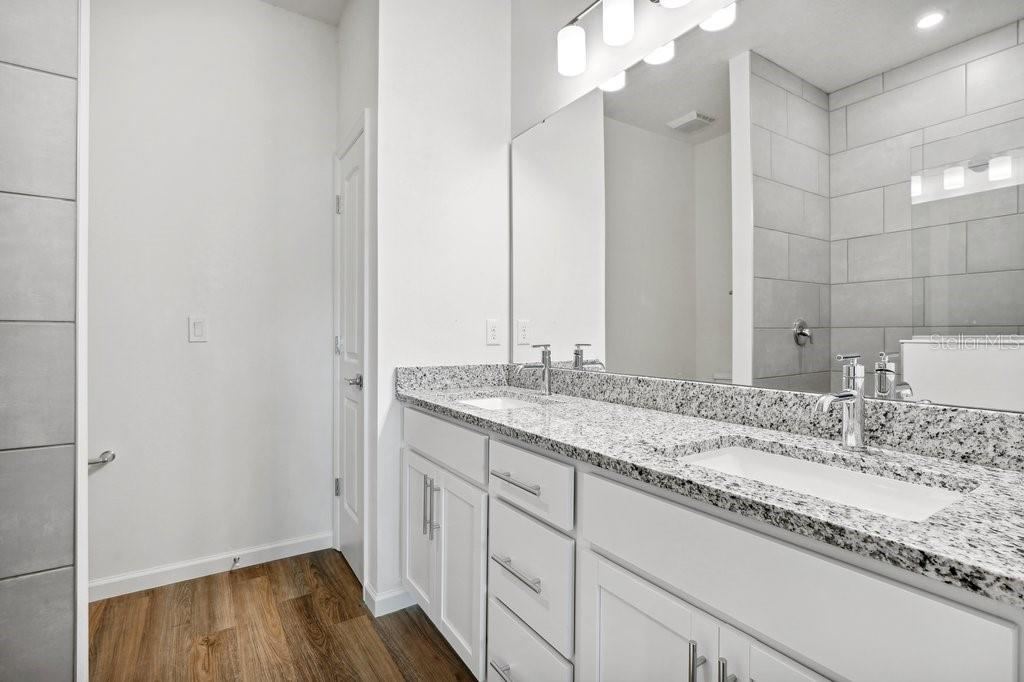 Photo 8 of 10: Master Bathroom