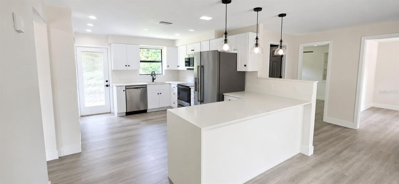Photo 4 of 13: Kitchen