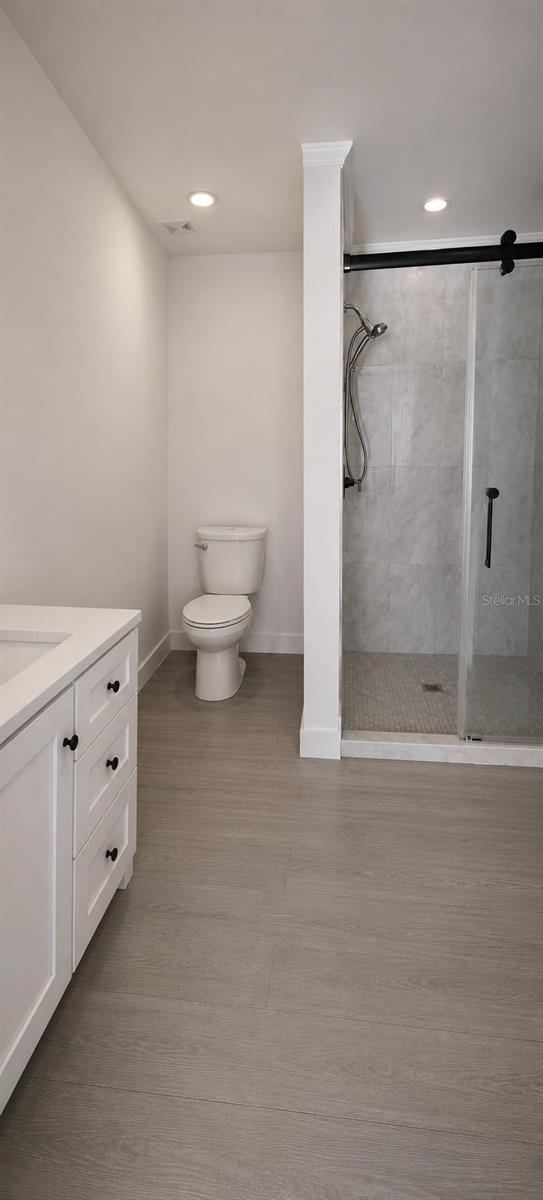 Photo 8 of 13: Second Bathroom