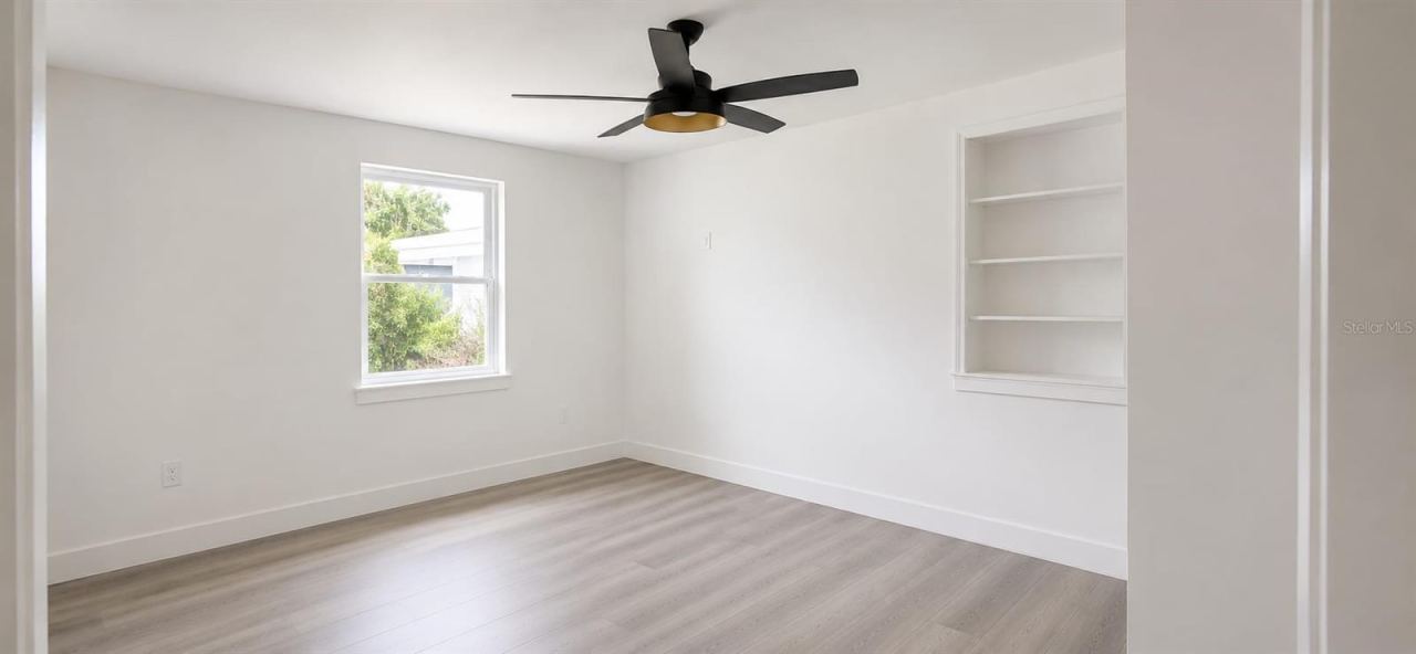Photo 7 of 13: Second Bedroom