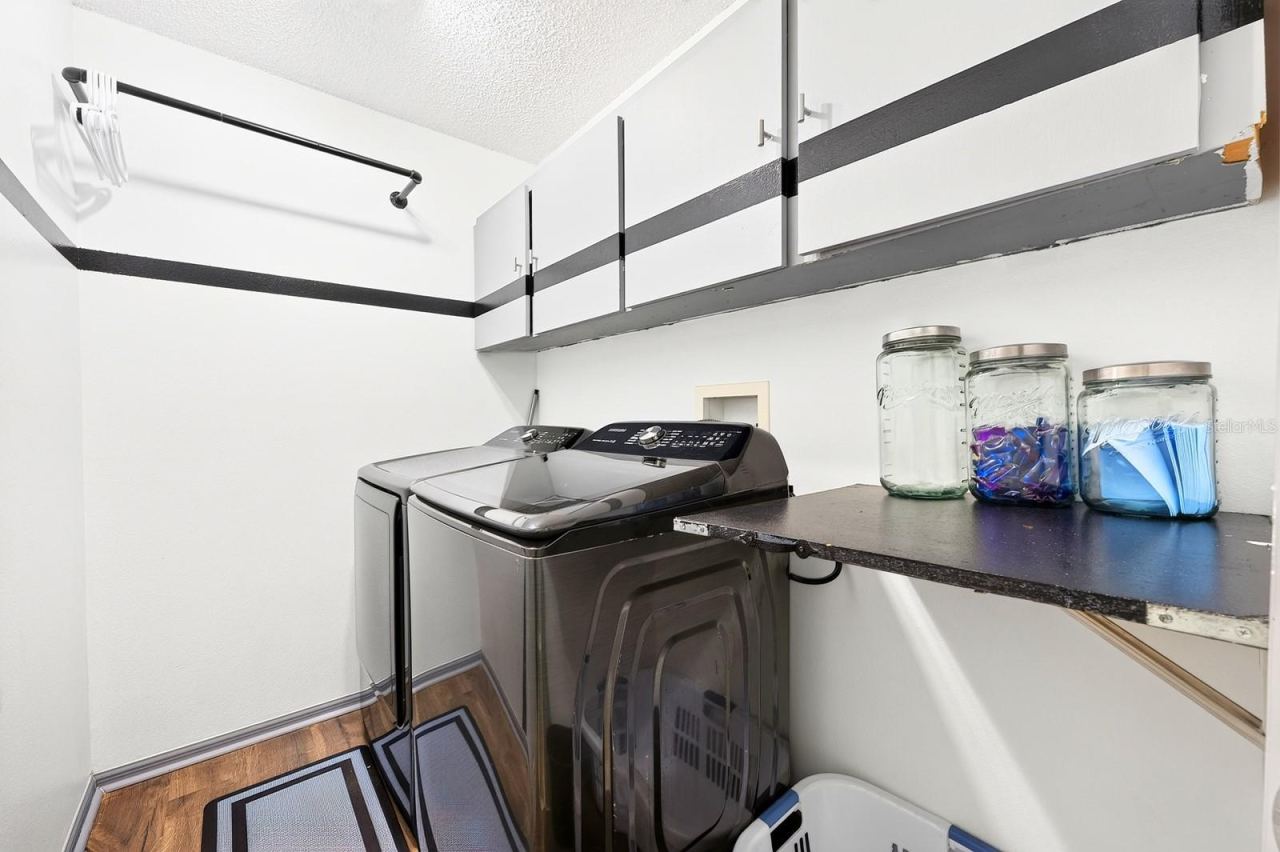 Photo 19 of 20: Laundry Room.