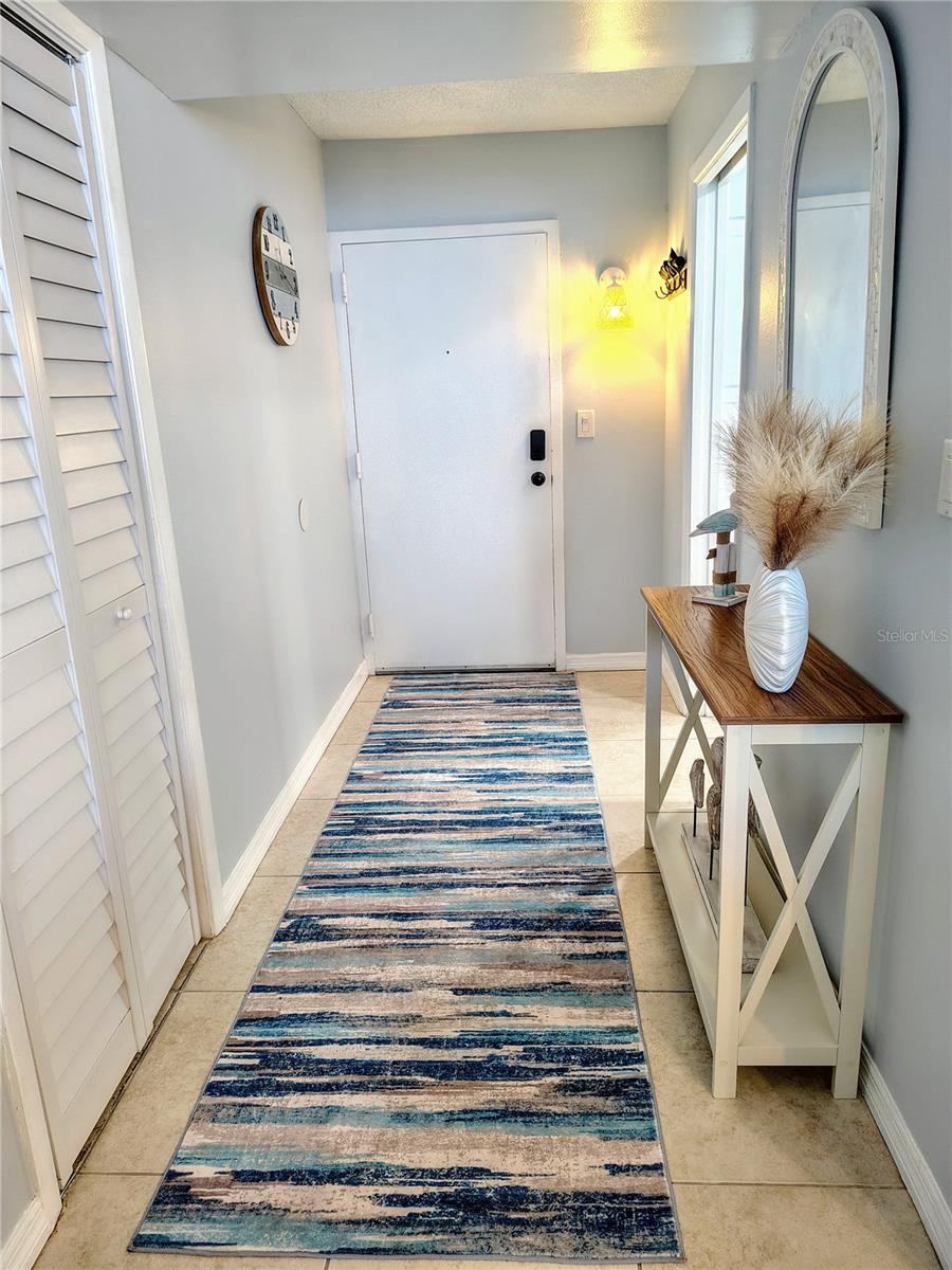 Photo 3 of 20: Foyer