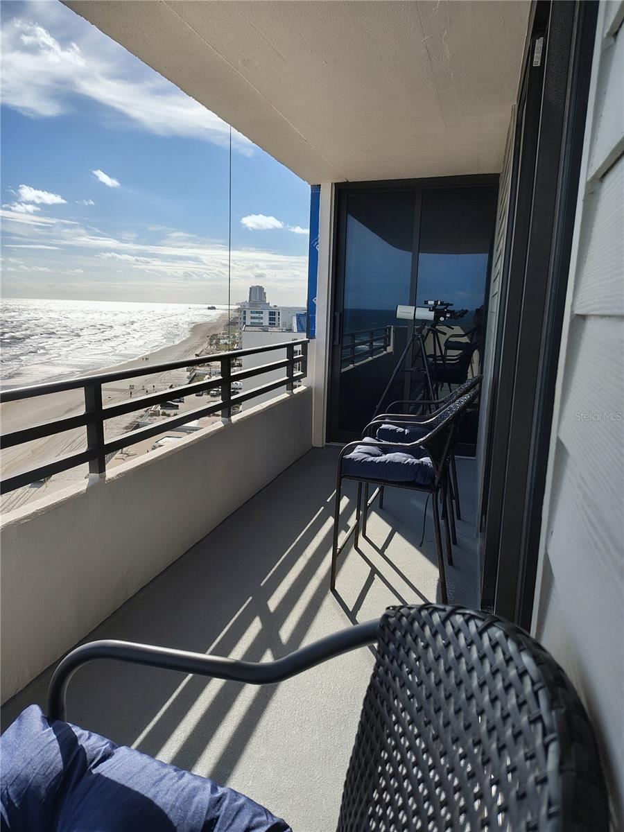 Photo 11 of 20: Living room Balcony