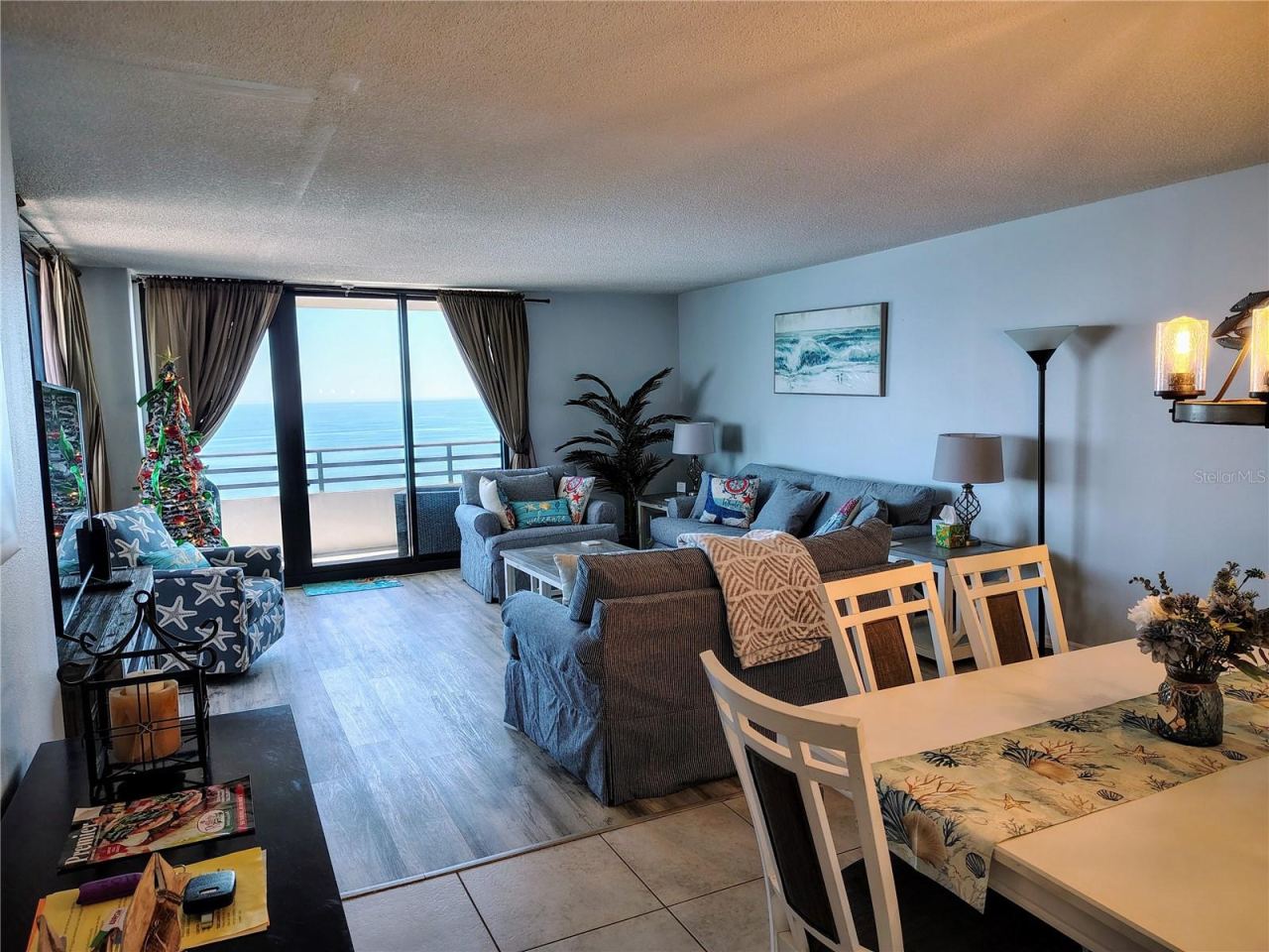 Photo 7 of 20: Dining/Living room