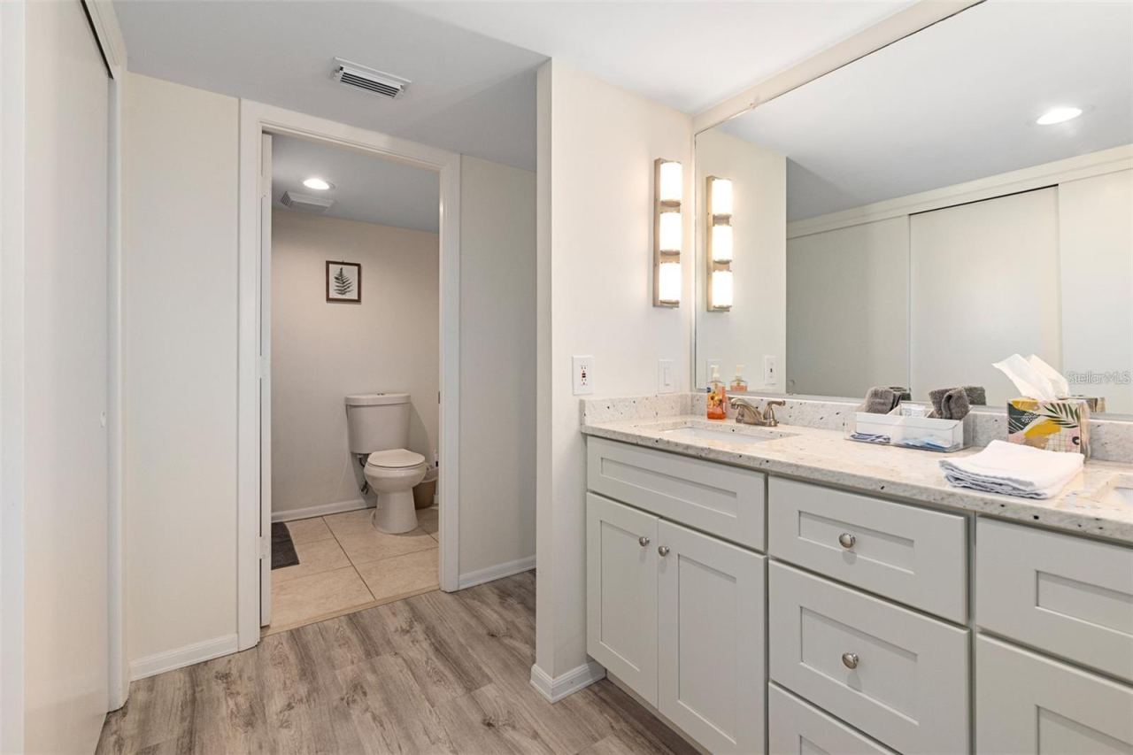 Photo 17 of 20: Primary Bathroom