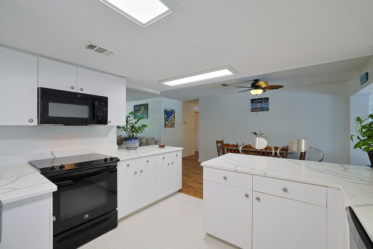 Photo 15 of 20: Kitchen